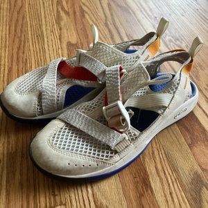 Closed toed chacos size 8.5